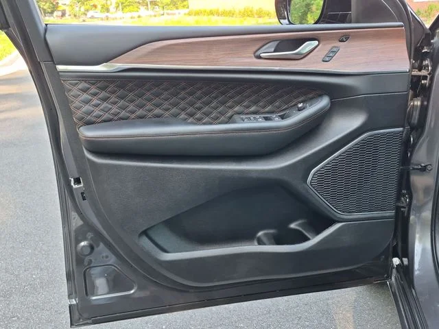 Used 2025 Gray Jeep Summit image 30