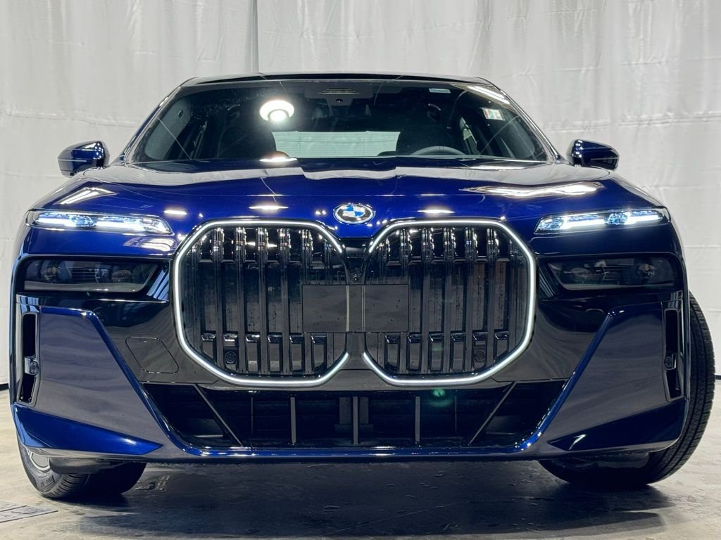 Used 2026 Blue BMW xDrive60 image 3