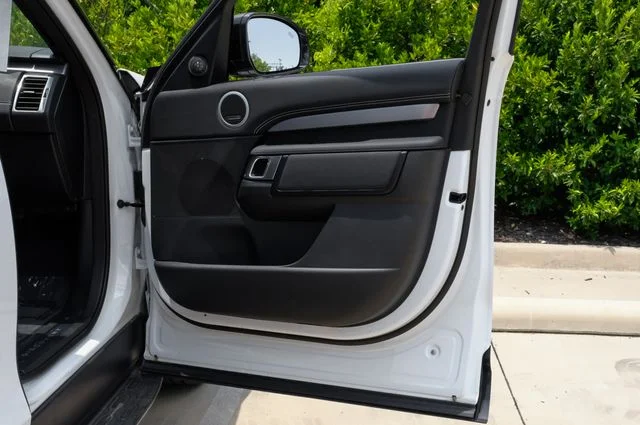 Used 2025 White Land Rover Dynamic SE image 53