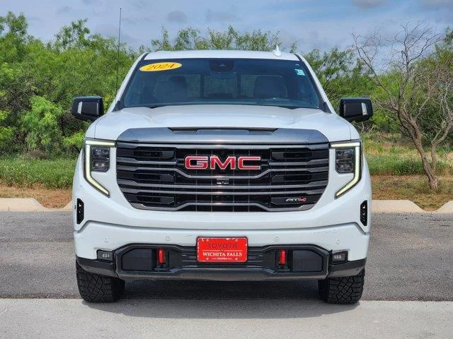 Used 2024 Summit White GMC AT4 4x4 Crew Cab 5.75 ft. box 147.4 in. WB image 2