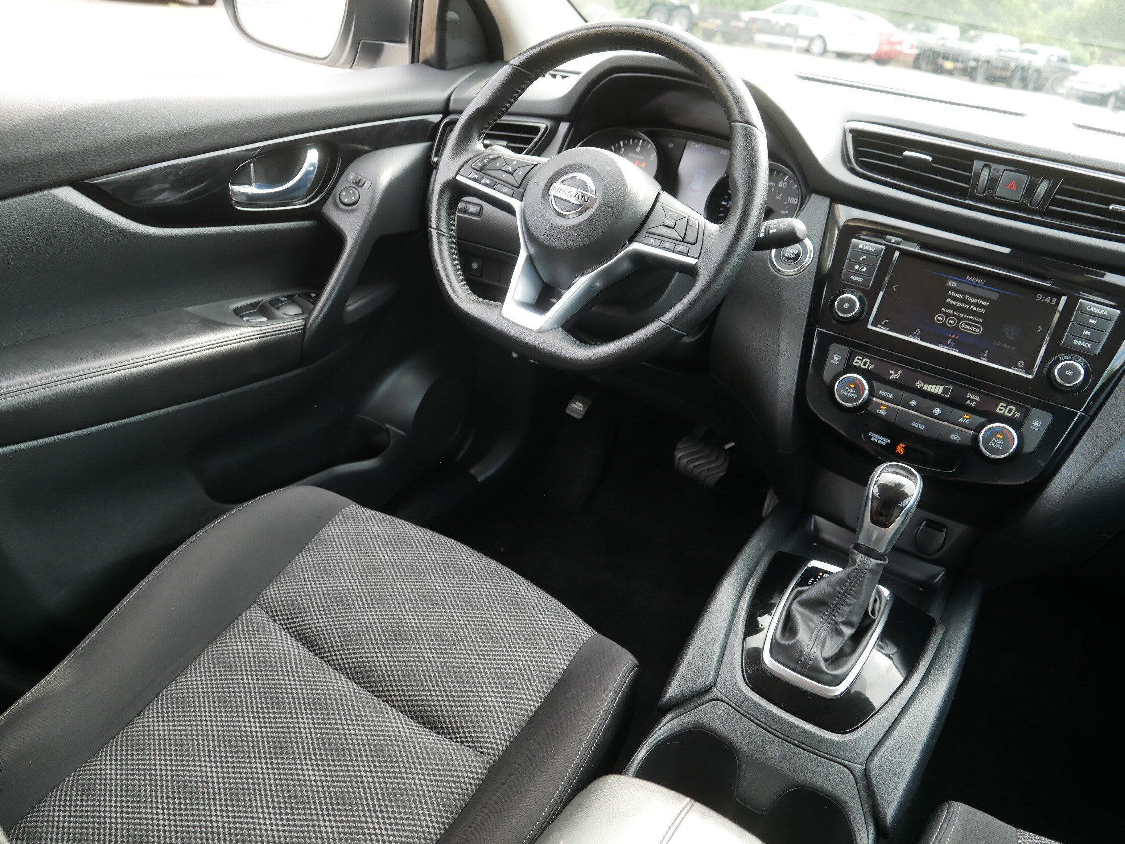 Certified Used 2022 Pearl White Tricoat Nissan SV image 9