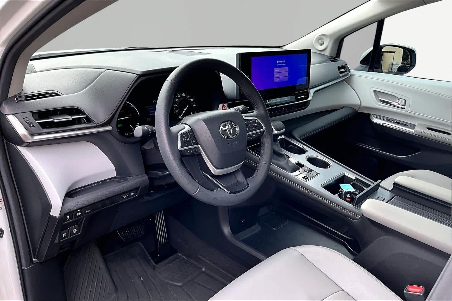 Used 2025 Wind Chill Pearl Toyota XLE image 18