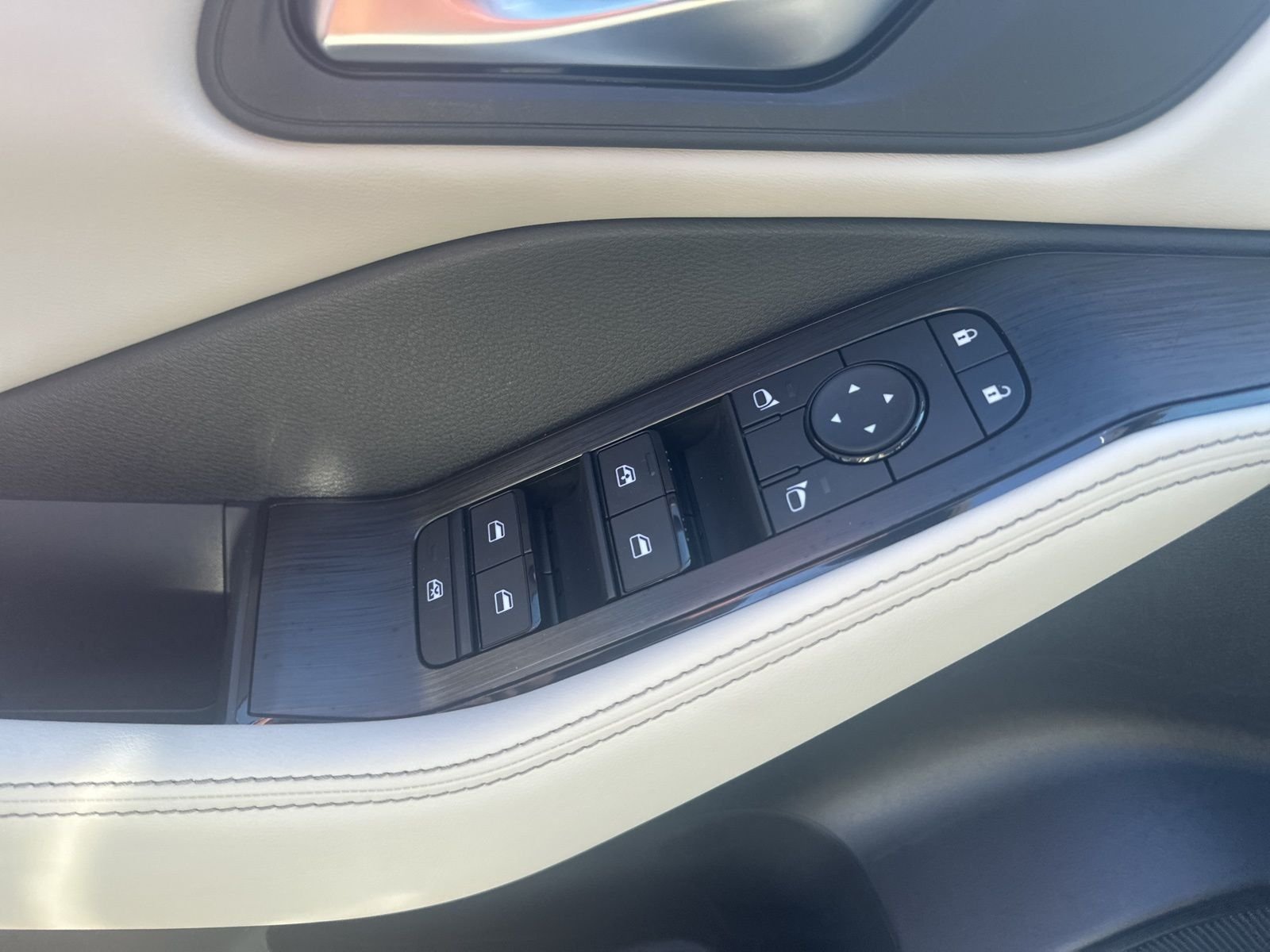 2025 Nissan Rogue SV - Photo 10