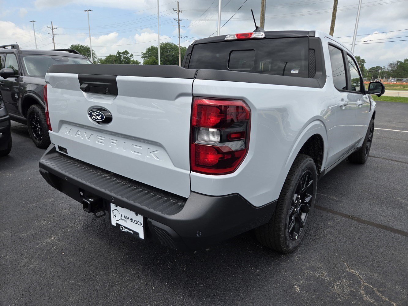 New 2026 Space White Metallic Ford LARIAT image 4