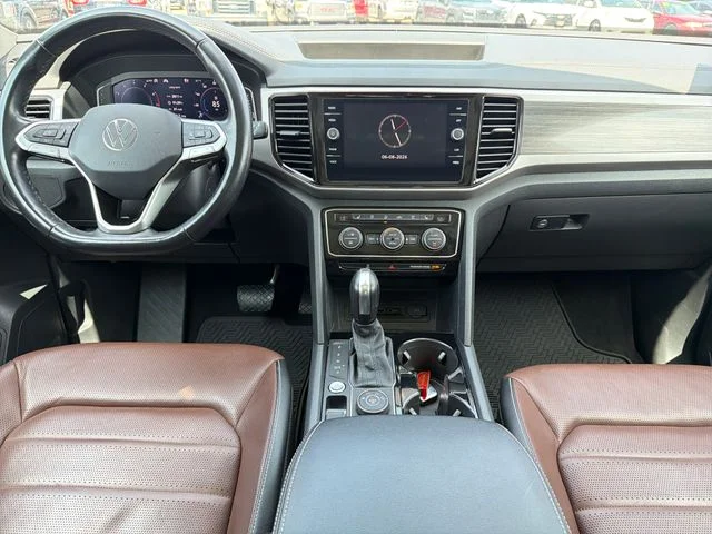 Used 2021 White Volkswagen SEL Premium image 9
