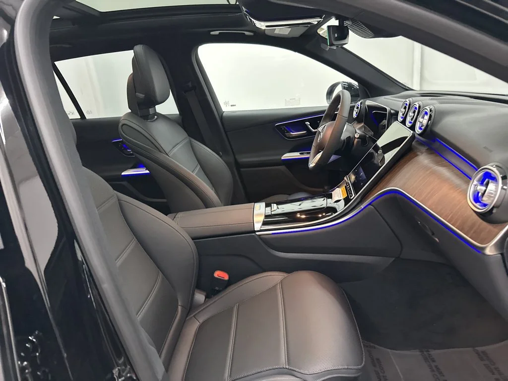 Used 2026 Black Mercedes-Benz GLC 300 image 28