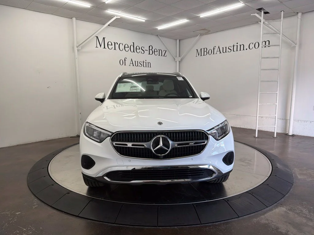 New 2027 White Mercedes-Benz GLC 300 image 2