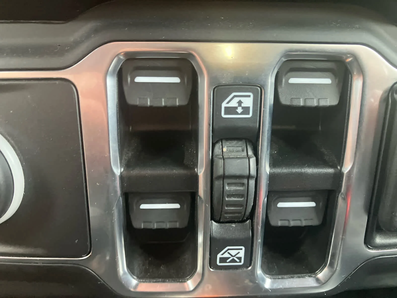 Used 2023 Sting-Gray Clearcoat Jeep Sahara image 25