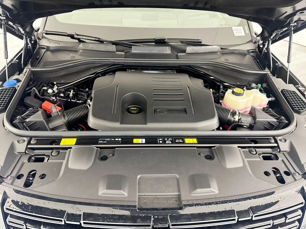 New 2026 Carpathian Grey Land Rover SE image 32