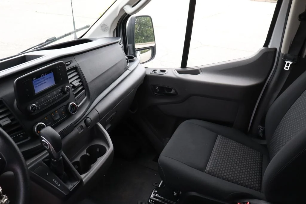Used 2025 Oxford White Ford Base image 13