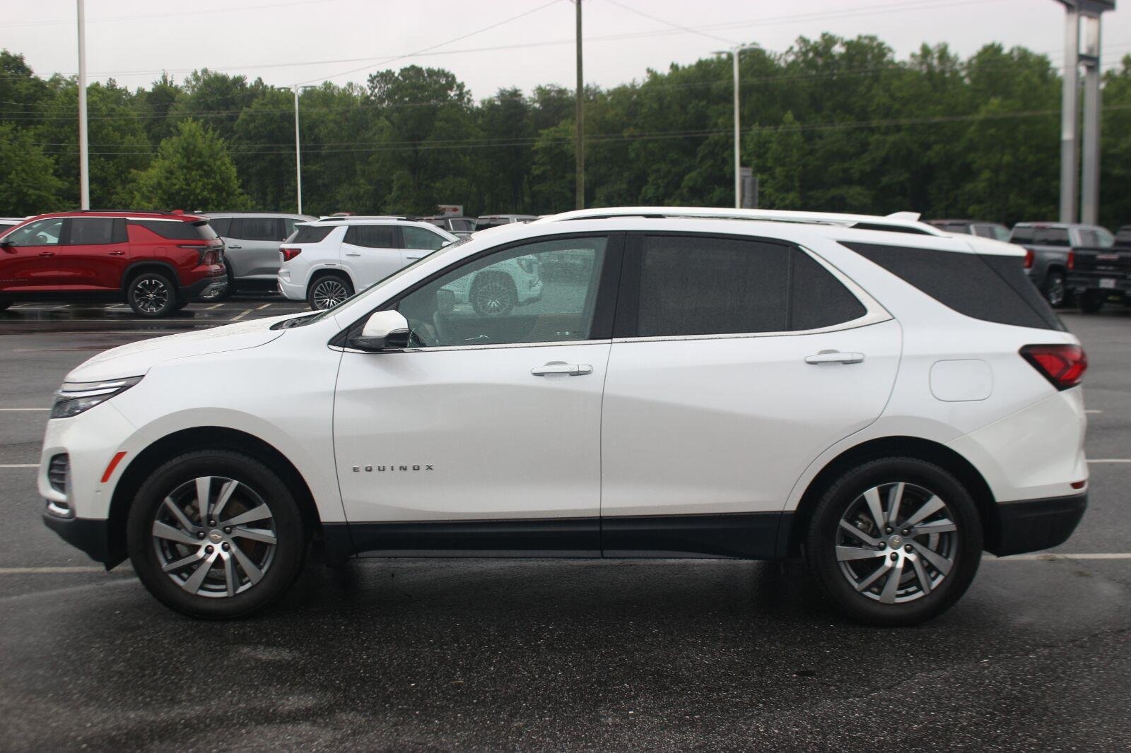 Used 2023 Iridescent Pearl Tricoat Chevrolet Premier image 4