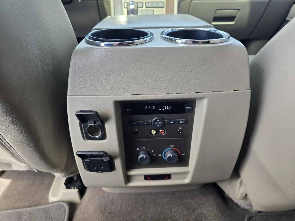 Used 2013 White Platinum Metallic Tri-Coat Lincoln  image 30