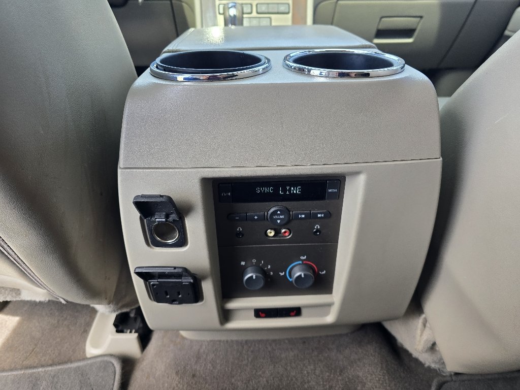 Used 2013 White Platinum Metallic Tri-Coat Lincoln  image 30