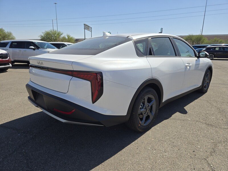 New 2026 Snow White Pearl Kia LXS image 3