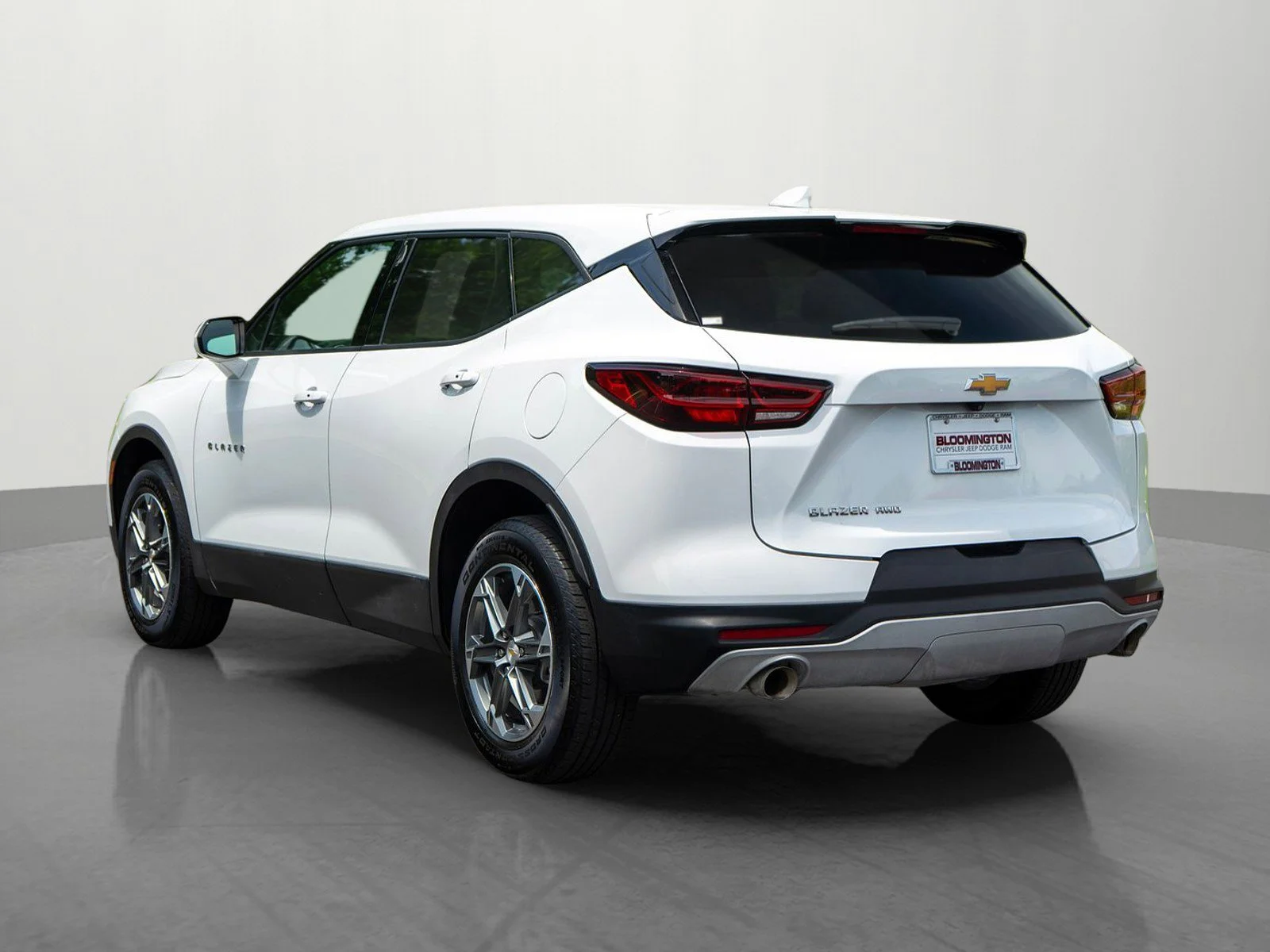 Used 2025 Summit White Chevrolet LT image 5