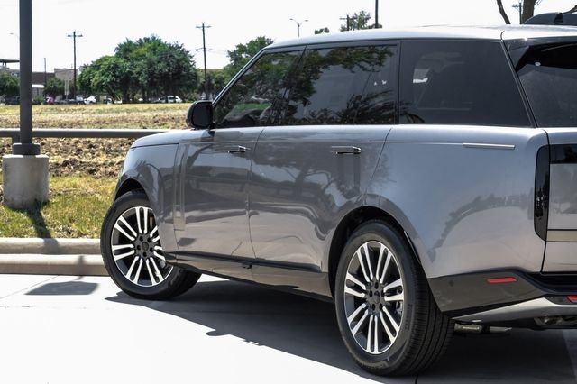 New 2026  Land Rover SE image 14