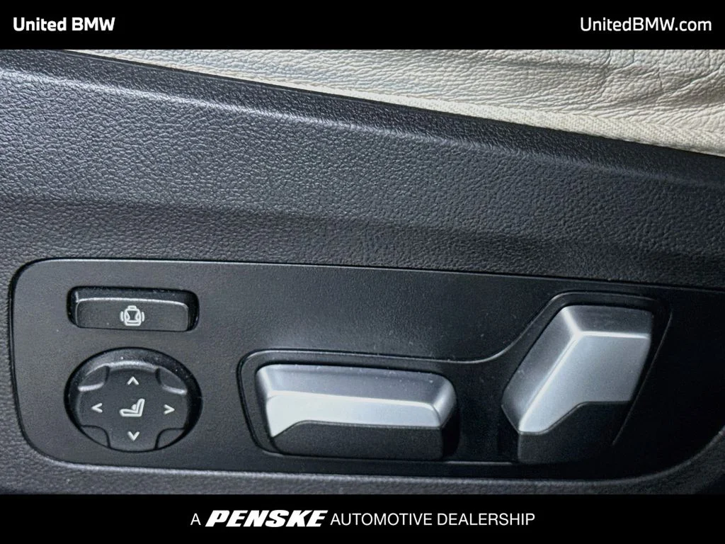Used 2022 Dark Graphite Metallic BMW xDrive30i image 11