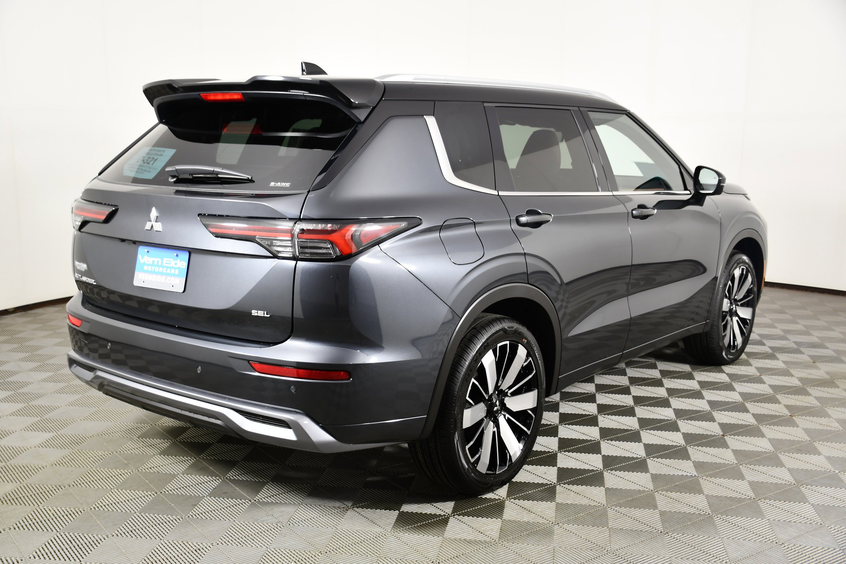 New 2026 Graphite Gray/Black Roof Mitsubishi SEL image 6