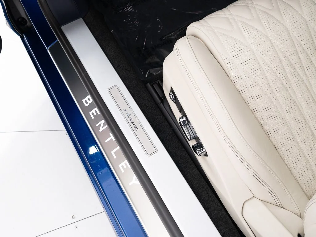 New 2026 Sequin Blue - by Mulliner Bentley Azure image 12