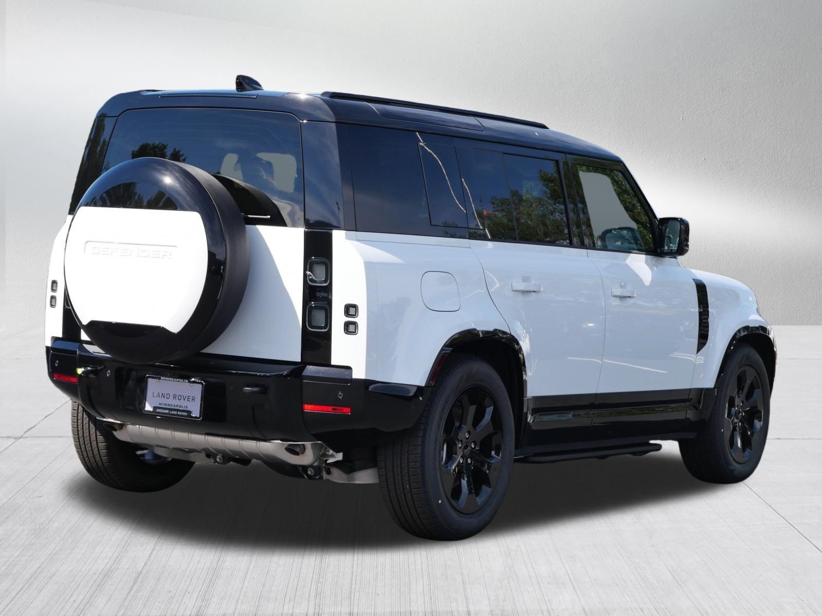 New 2026 Fuji White Land Rover X-Dynamic SE image 2
