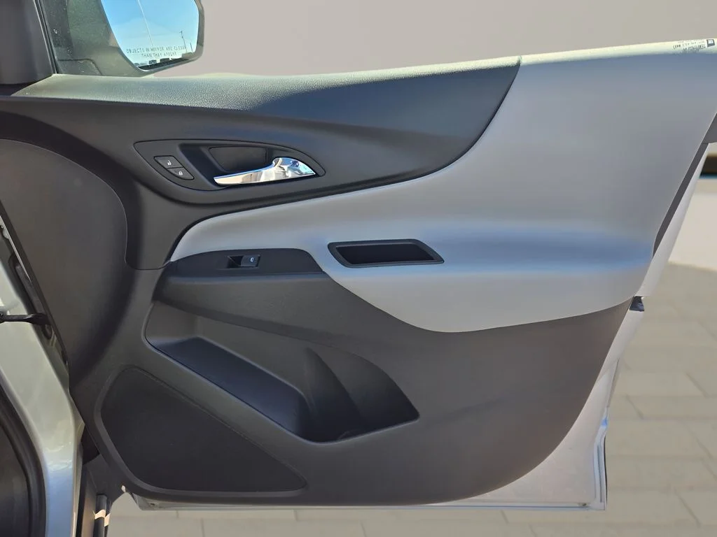 Used 2022 Silver Chevrolet LS image 7