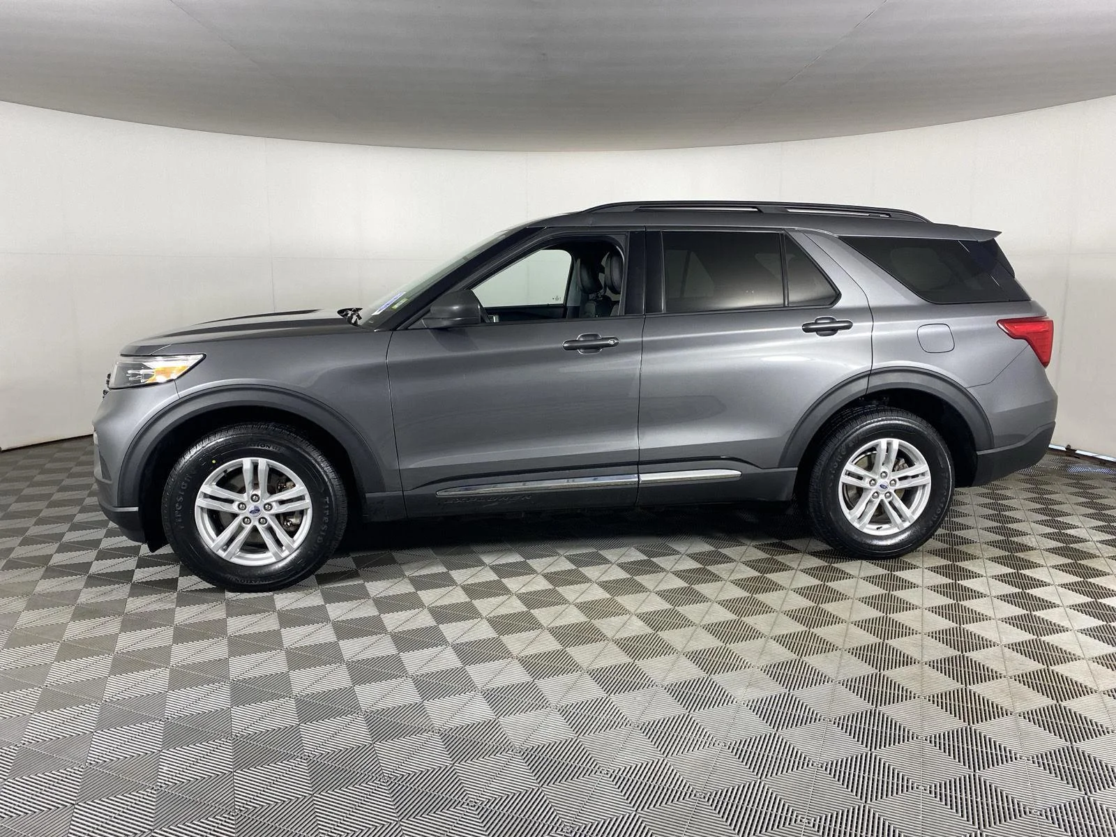 Used 2023 Carbonized Gray Ford XLT image 4