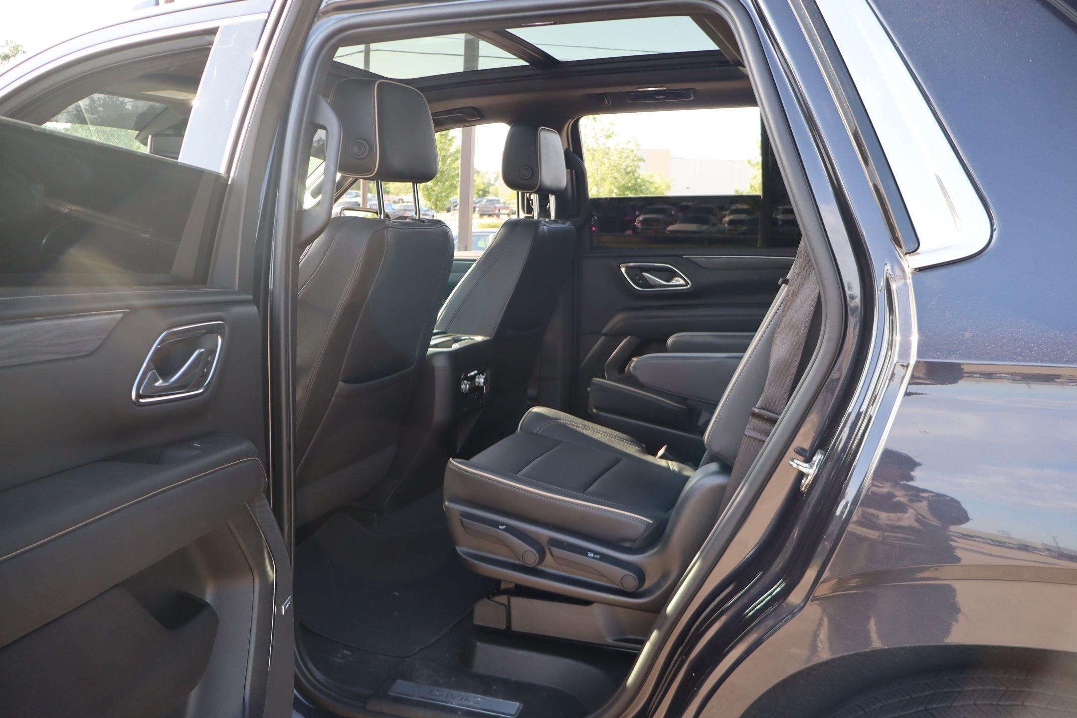 Used 2023 Titanium GMC SLT image 24