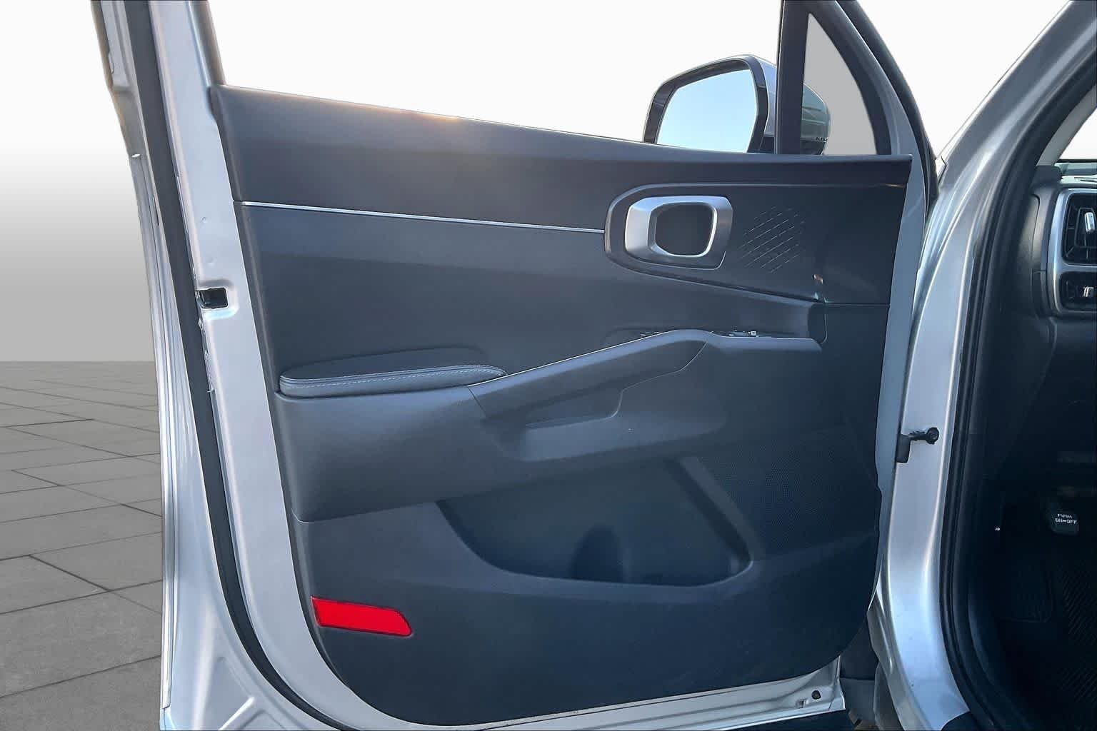 Used 2022 Sparkling Silver Kia LX image 21