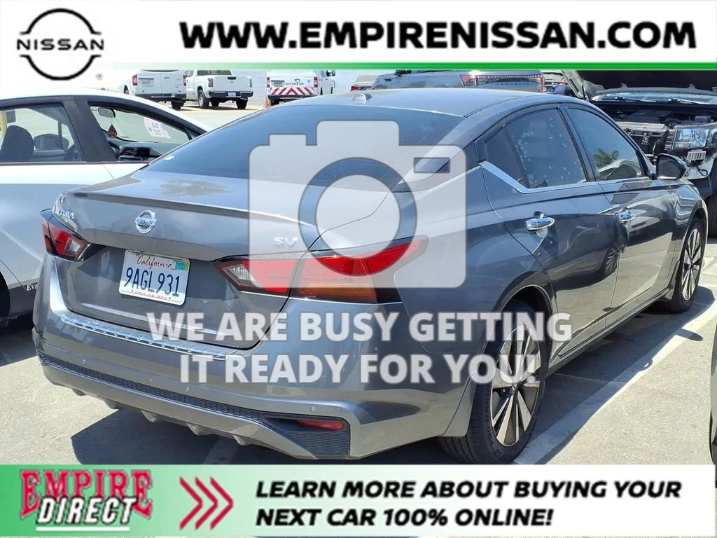 Used 2022 Gray Nissan 2.5 SV image 2