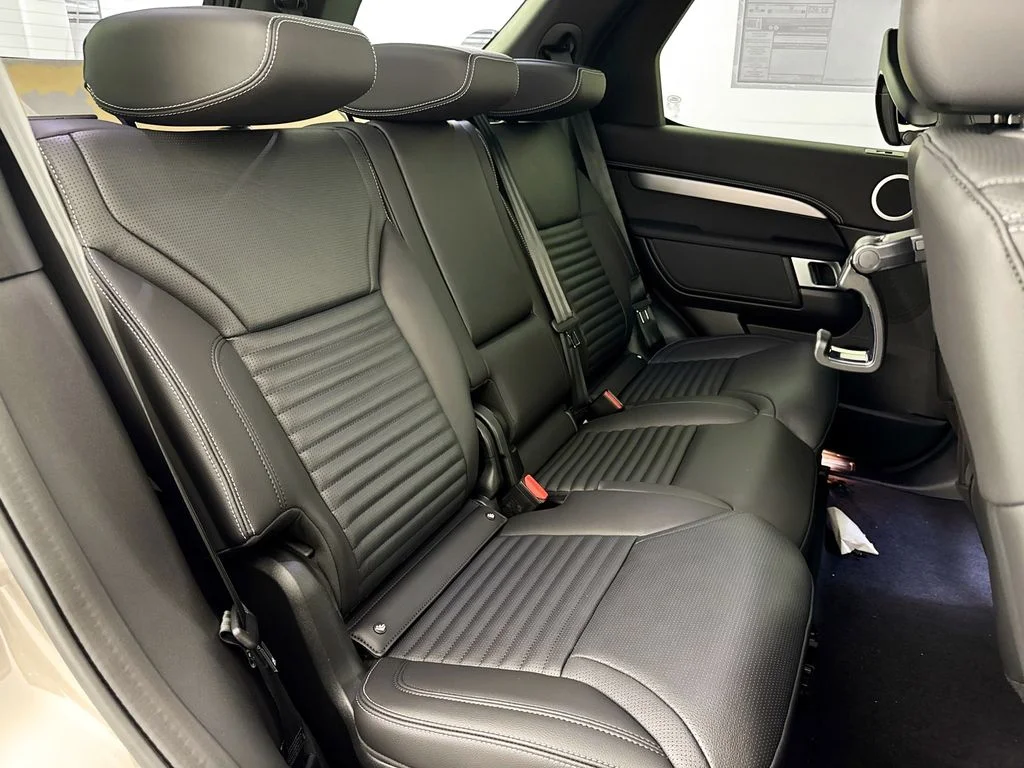 New 2026 Lantau Bronze Land Rover Dynamic SE image 29