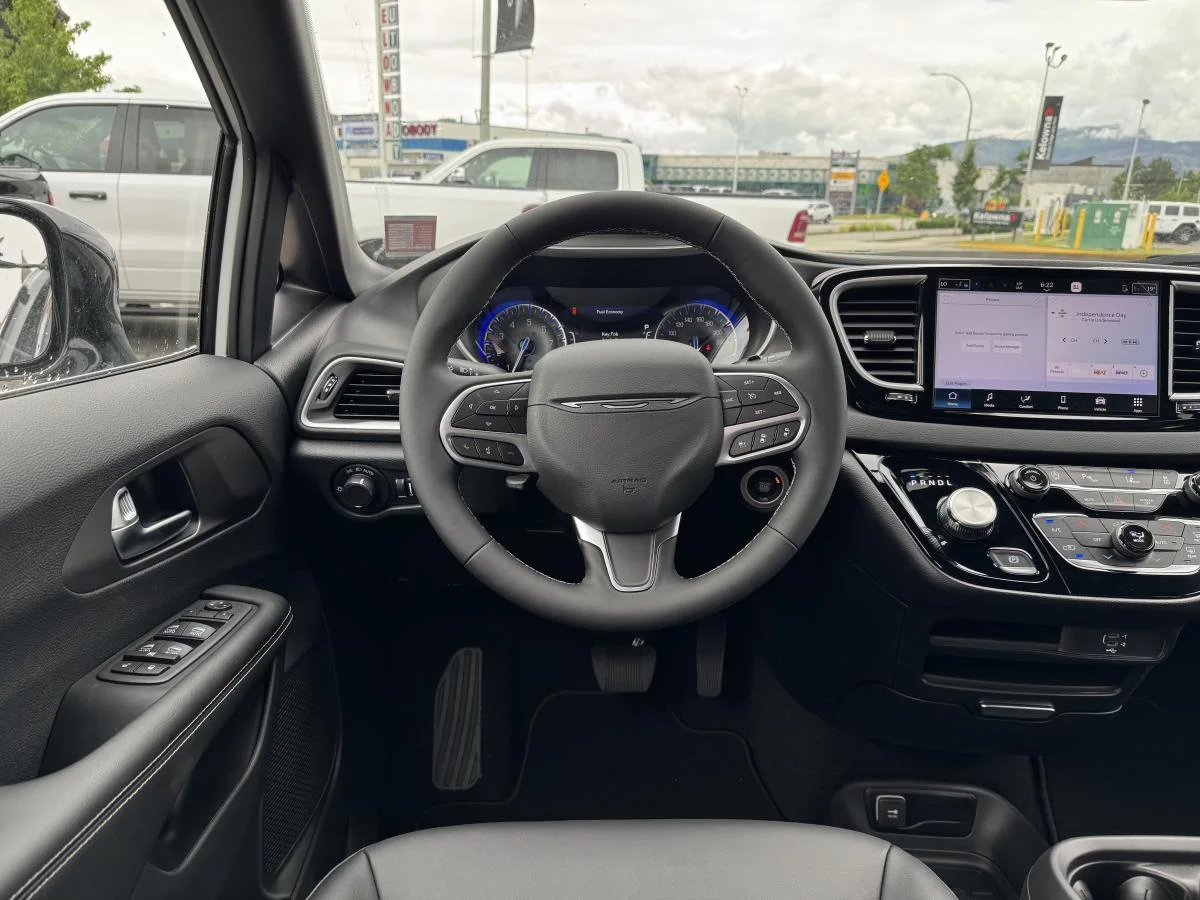 New 2027 White Chrysler SXT image 14