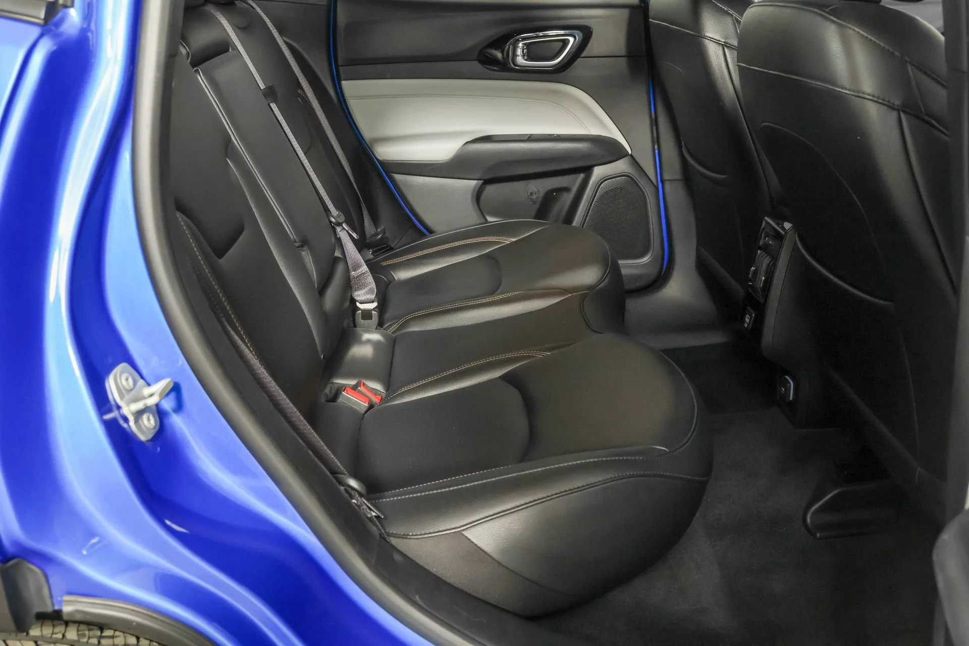 Used 2023 Blue Jeep Limited image 39