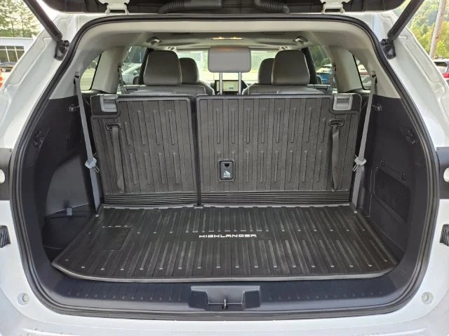 Used 2023 Beige Toyota XLE image 18