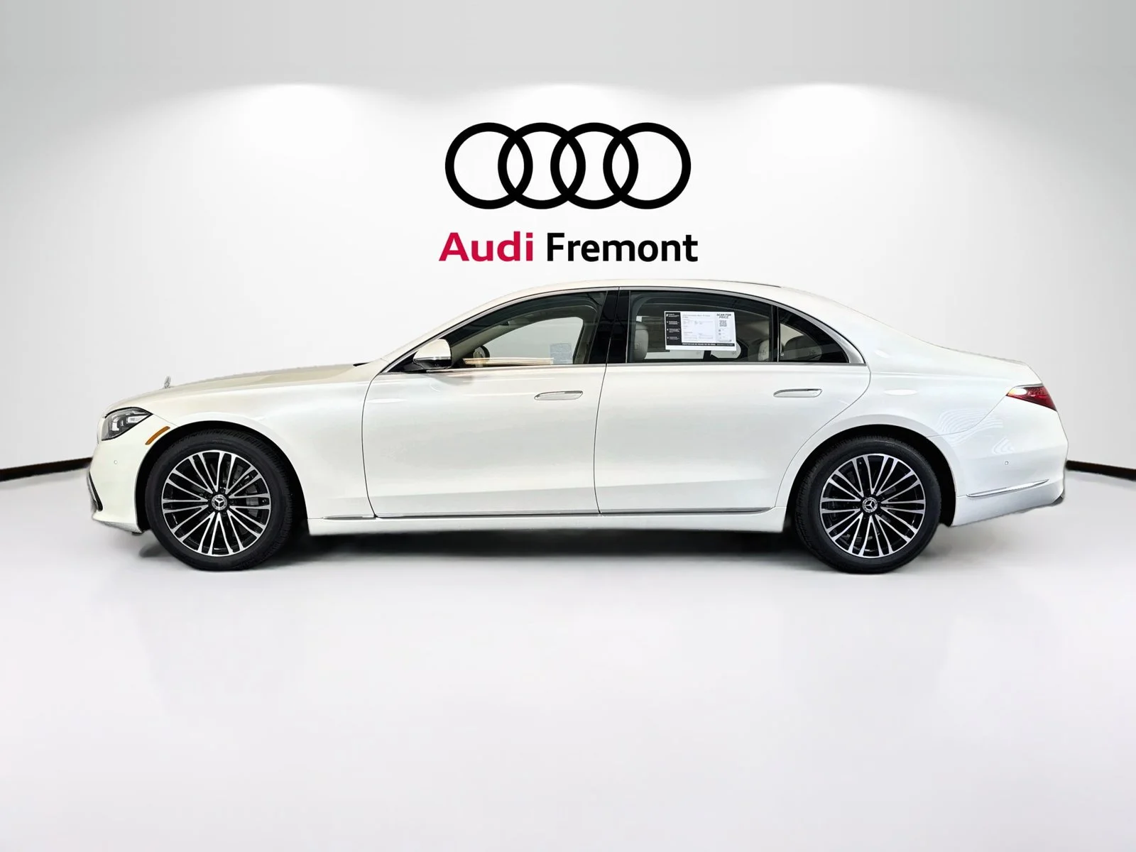 Used 2023 Manufaktur Diamond White Mercedes-Benz S 500 image 8