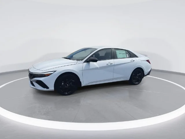 Used 2026 White Hyundai SEL Sport image 4