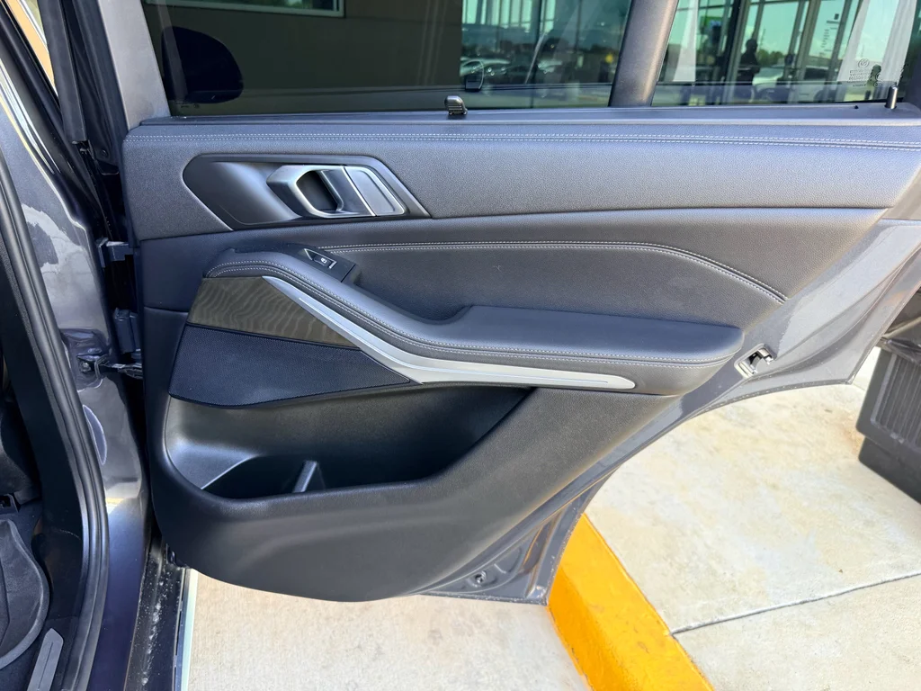 Used 2022 Arctic Grey Metallic BMW xDrive40i image 26