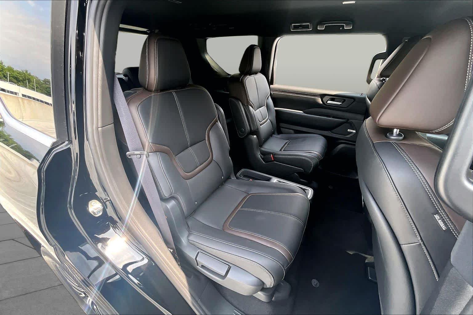 Used 2026 Super Black Nissan SL image 19