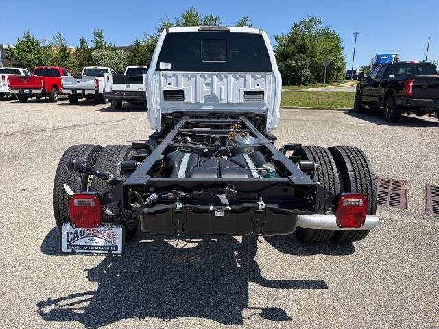 New 2026 Oxford White Ford F-450® XL image 35