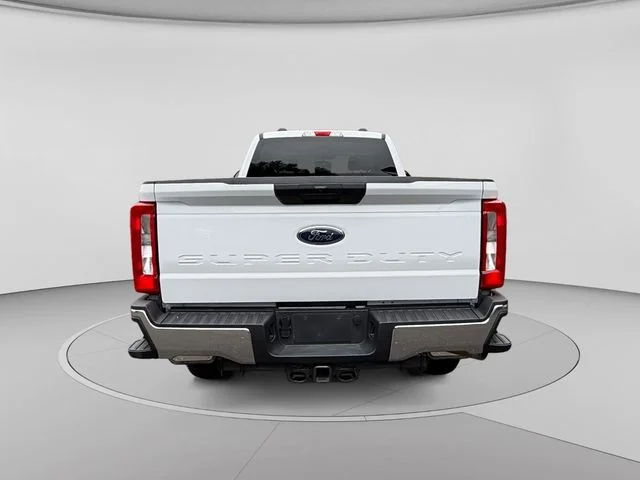 Used 2025 Oxford White Ford XLT image 4