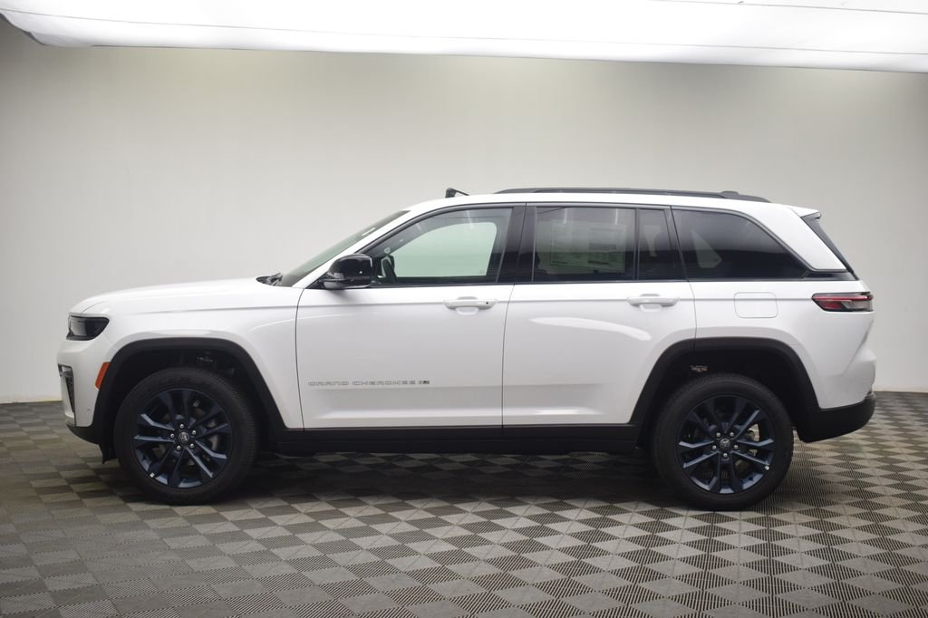 New 2026 Bright White Clear-Coat Exterior Paint Jeep  image 13