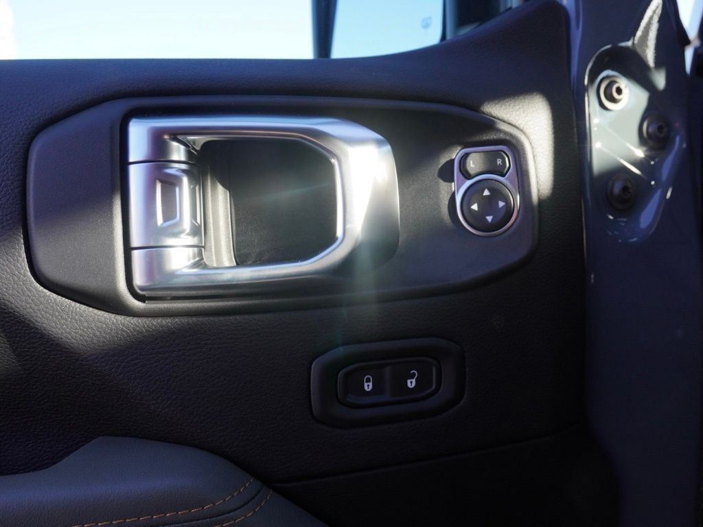 New 2026 Anvil Clear-Coat Exterior Paint Jeep Mojave image 8