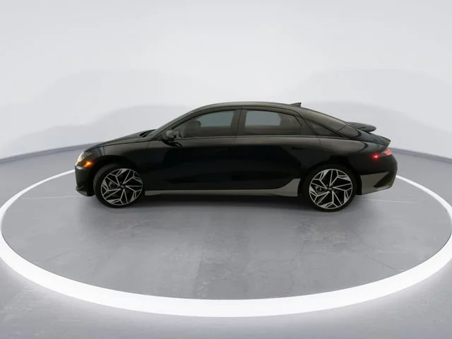 Used 2024 Black Hyundai SEL image 3