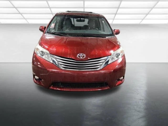 Used 2017 Red Toyota XLE image 9