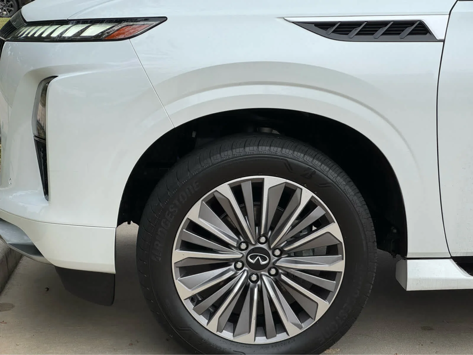 2025 INFINITI QX80 Sensory 4WD - Photo 10