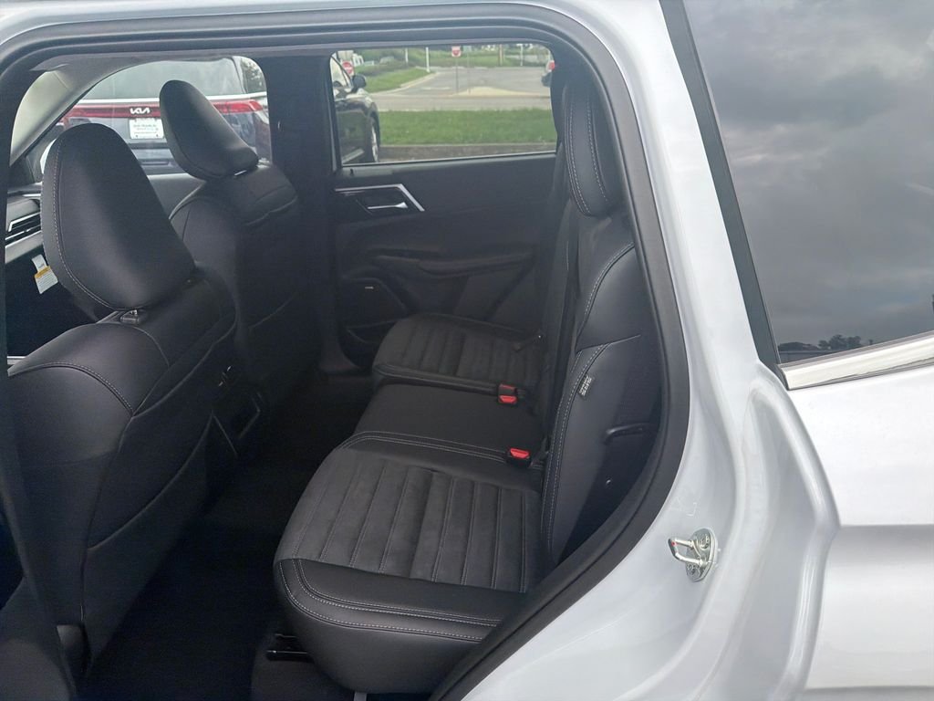 New 2026 White Mitsubishi SE 1.5T 2WD image 13