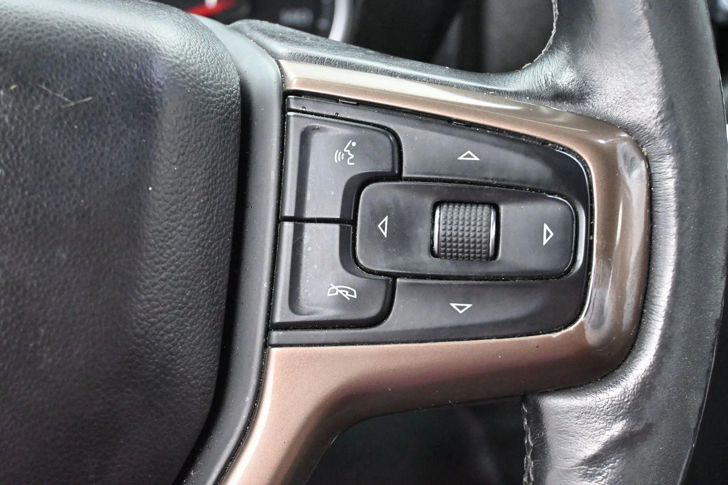 Used 2020 NORTHSKY BLUE METALLIC Chevrolet High Country image 18