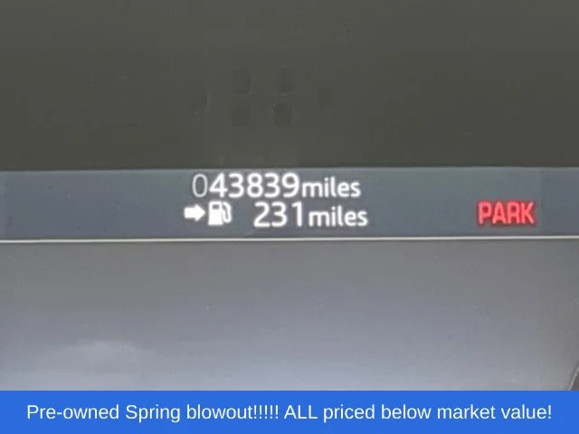 Used 2020  Land Rover SE image 30