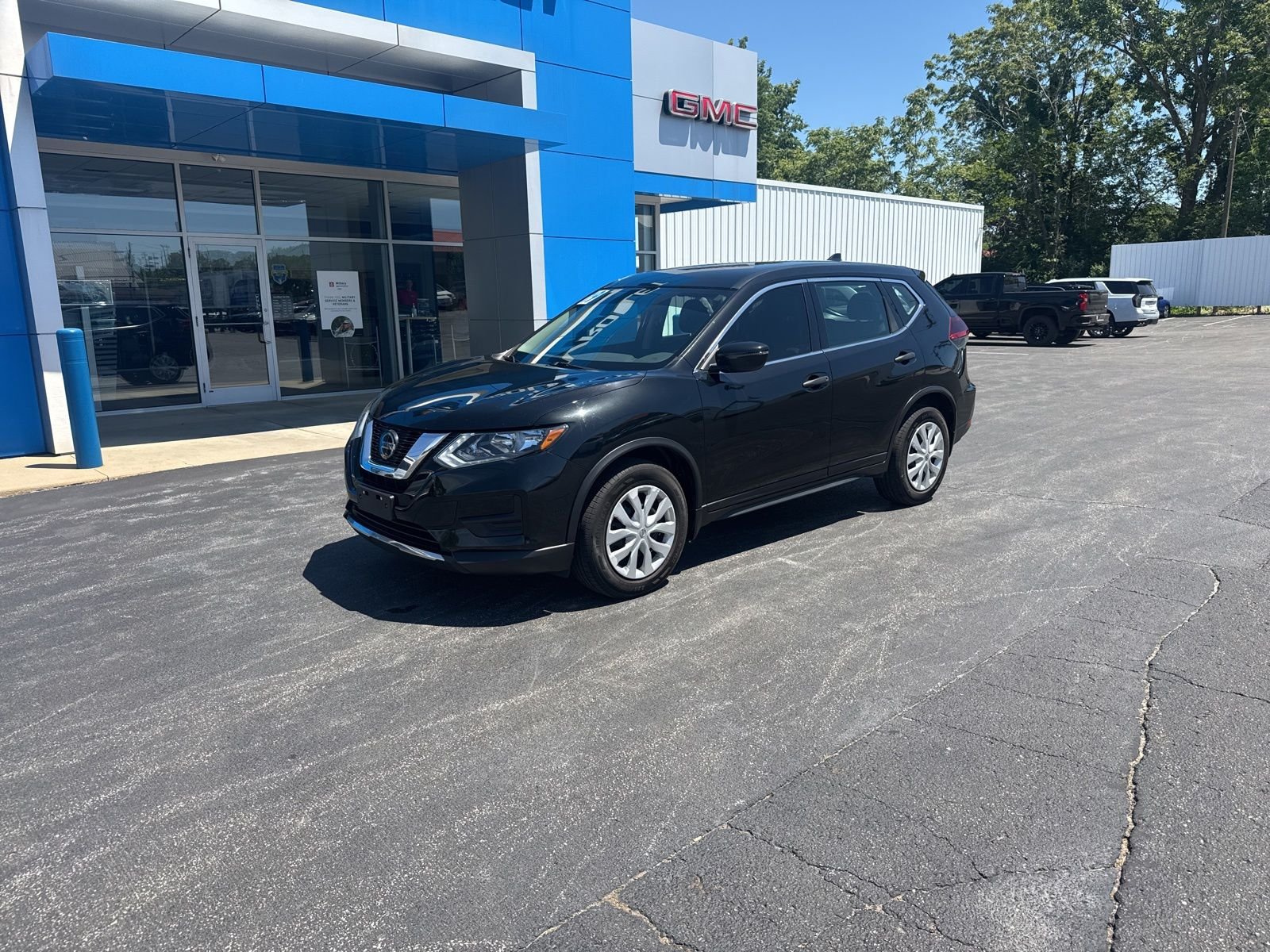 Used 2018  Nissan S image 2