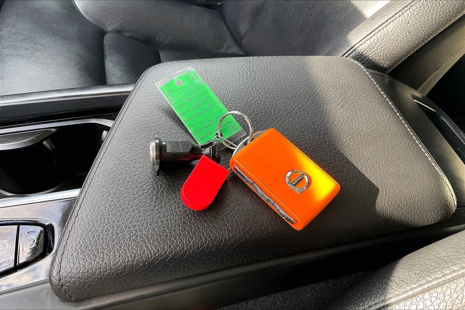 Used 2021  Volvo Momentum image 13