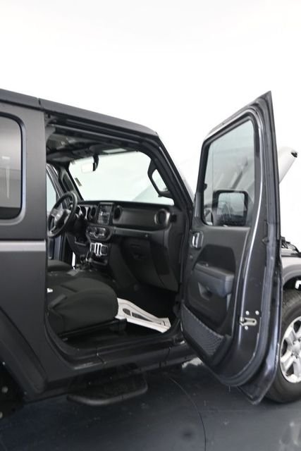 Used 2023 Crystal Metallic Jeep Sport S image 9